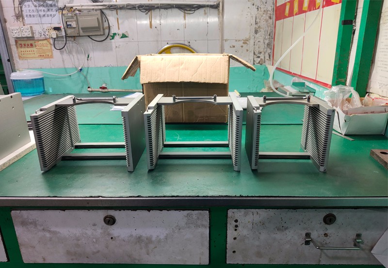 晶圆载具加工现场.jpg