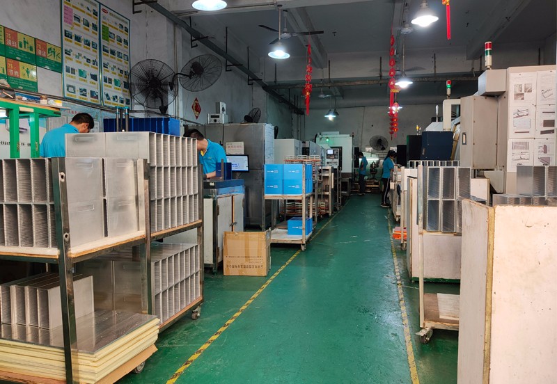 晶圆周转载具加工车间.jpg
