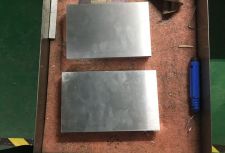 铝料盒型材挤压时出现短条 划线的原因有哪些？