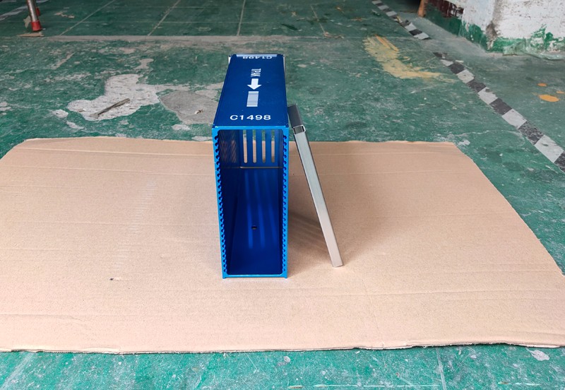 引线框架的料盒正面图.jpg